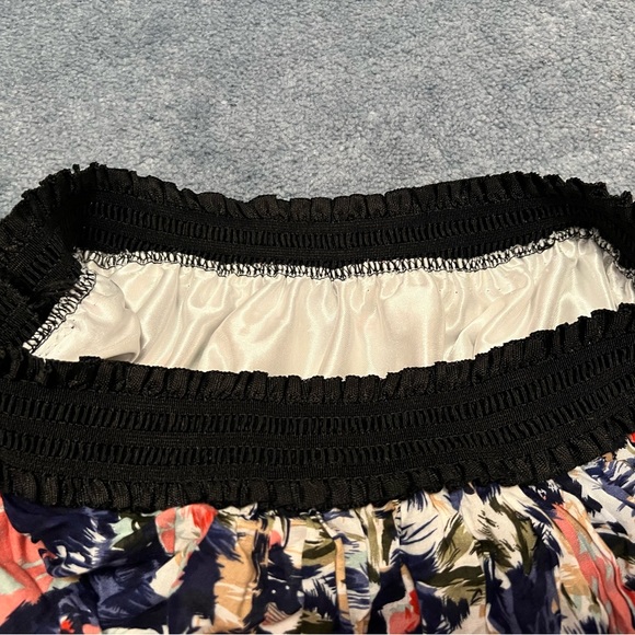 Multi-Coloured Floral Skirt Size XS/S - Picture 3 of 3